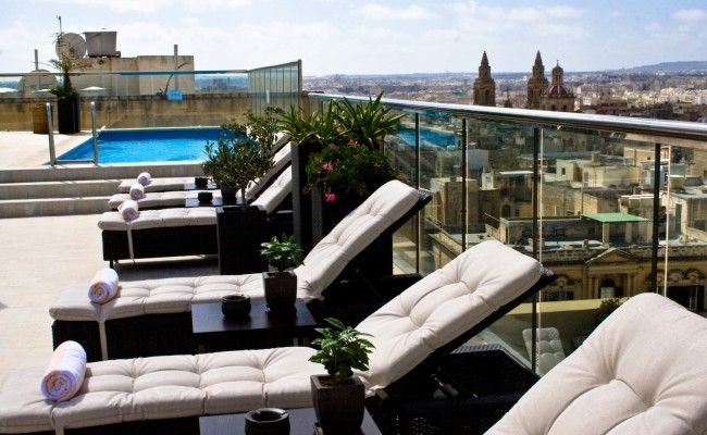Outdoor-Pool-Sliema-The-Victoria-Hotel-Malta-1